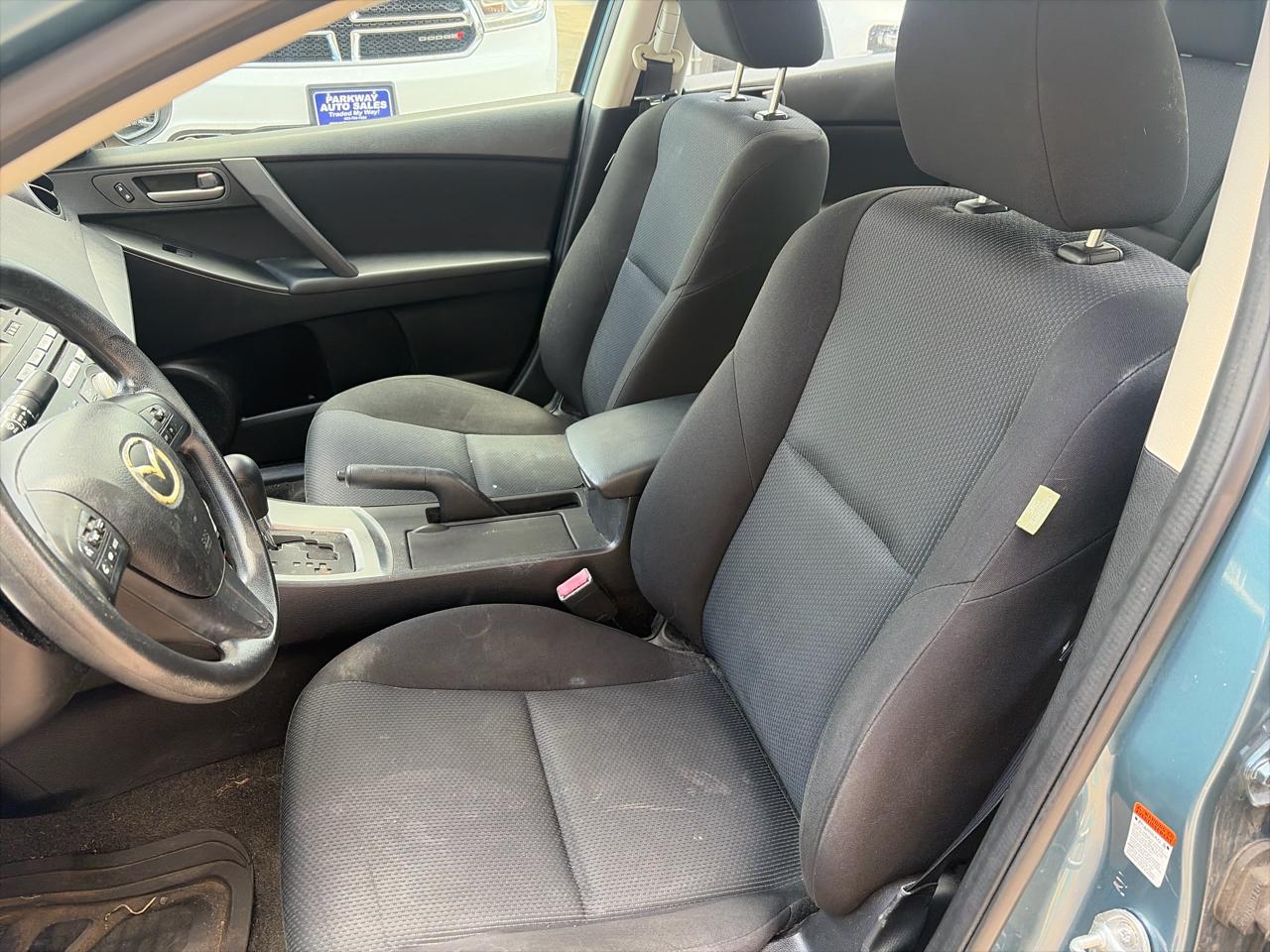 Mazda MAZDA3 i Touring 4-door 2011