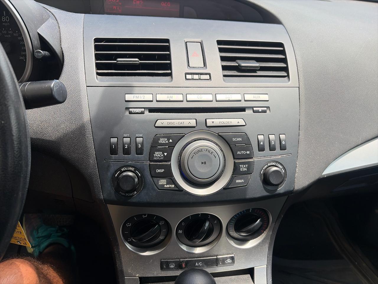 Mazda MAZDA3 i Touring 4-door 2011