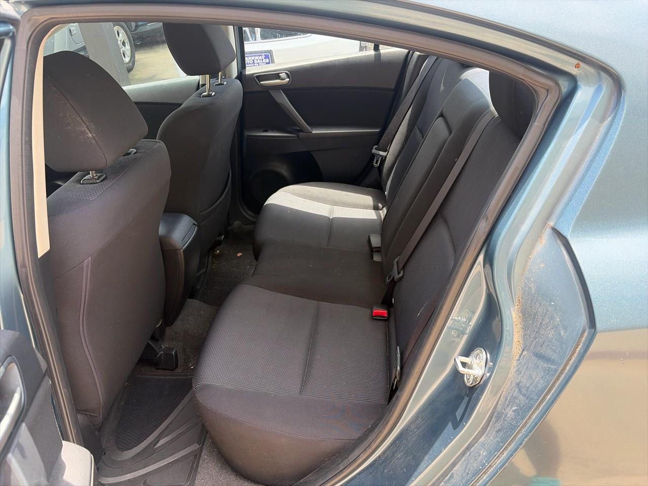 Mazda MAZDA3 i Touring 4-door 2011