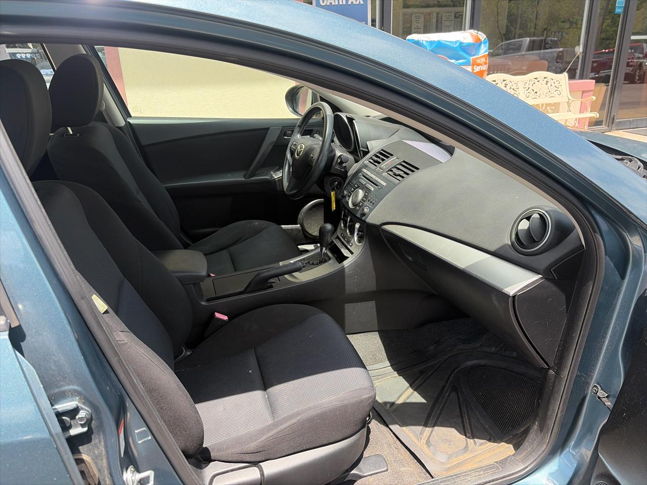 Mazda MAZDA3 i Touring 4-door 2011