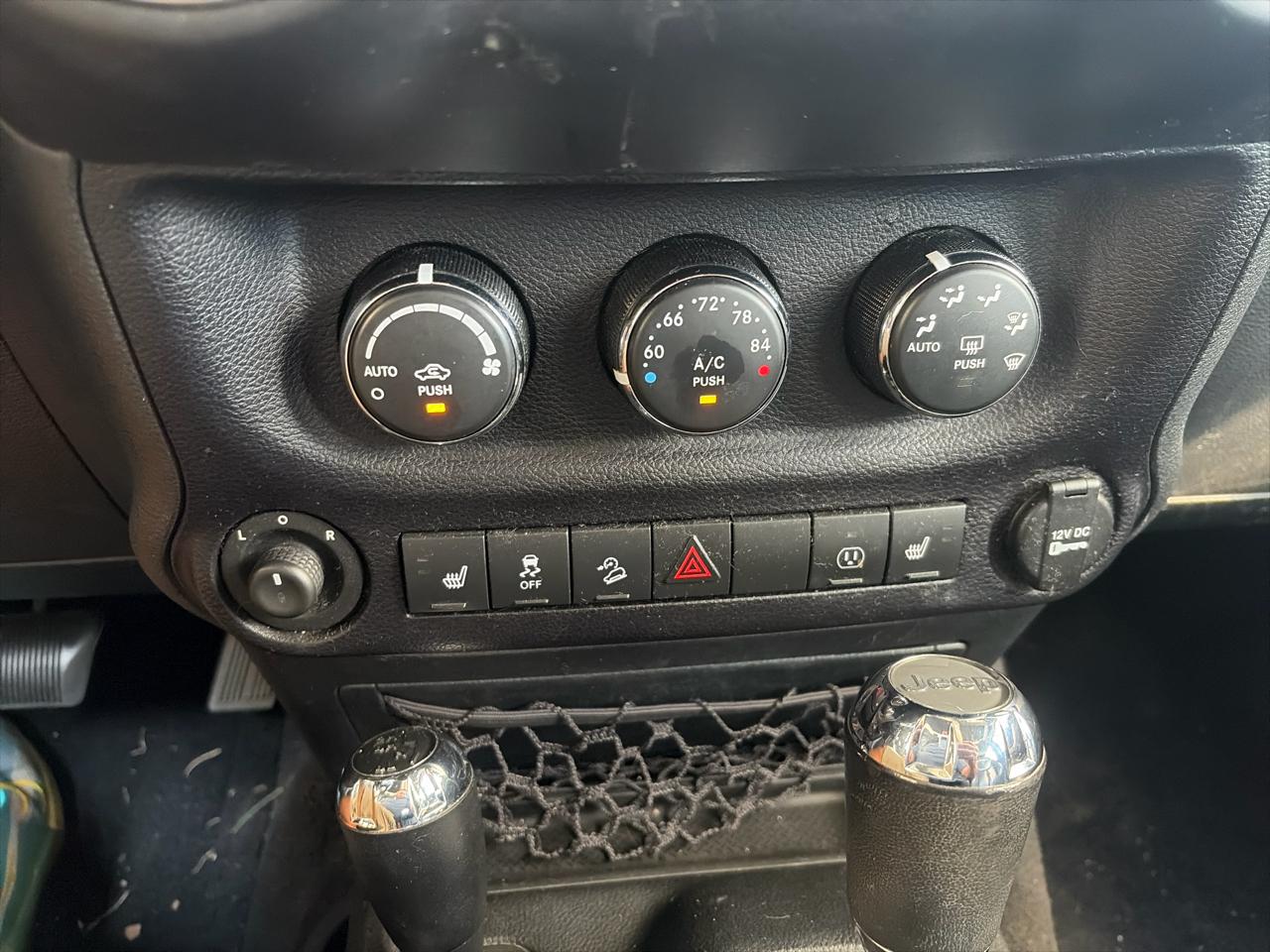 Jeep Wrangler Unlimited Sahara 4WD 2015
