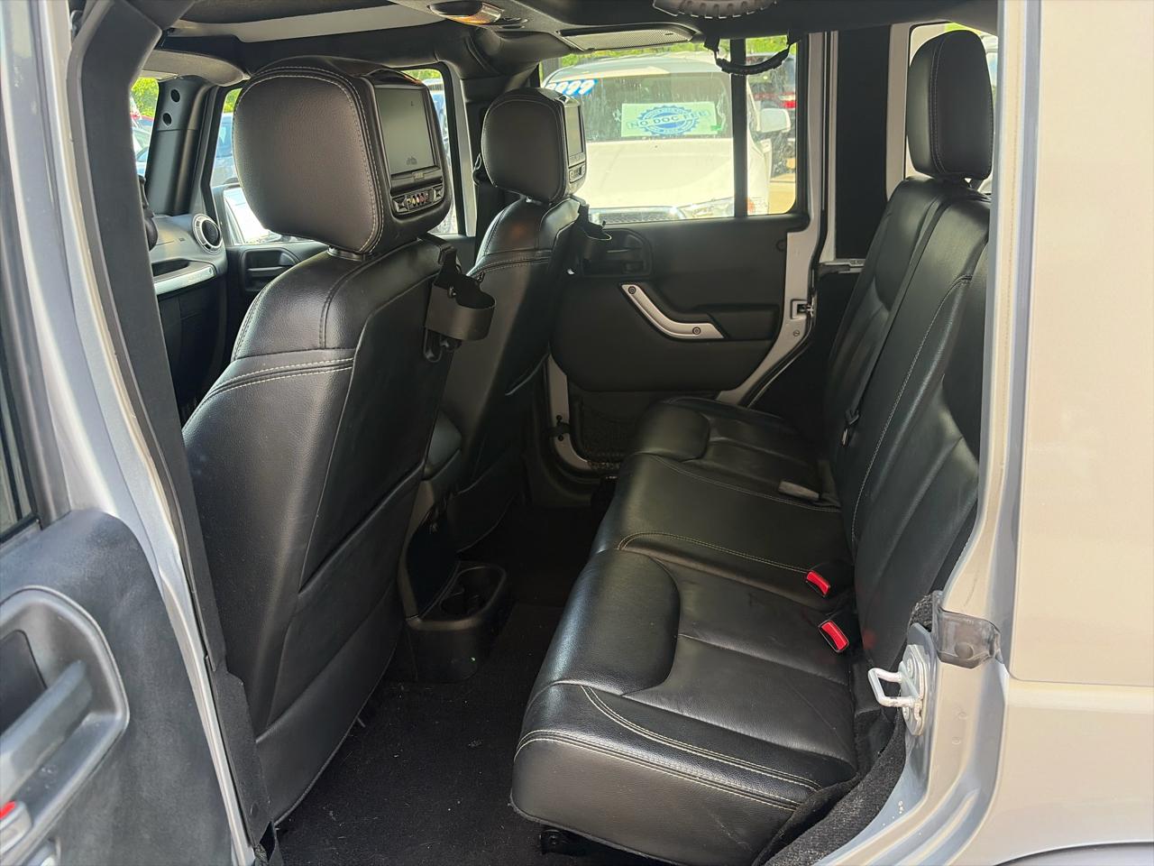 Jeep Wrangler Unlimited Sahara 4WD 2015