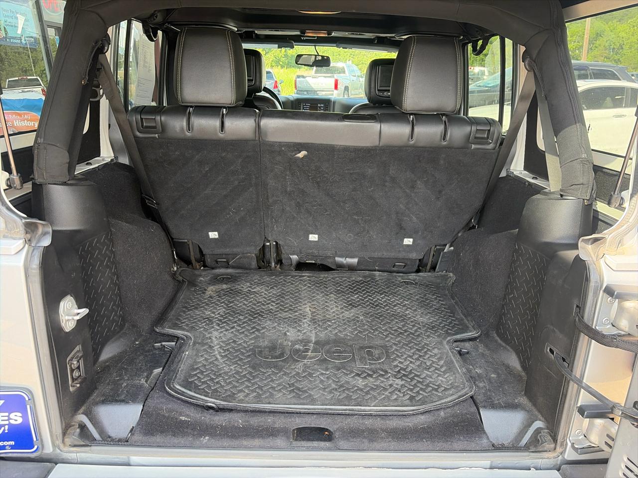 Jeep Wrangler Unlimited Sahara 4WD 2015
