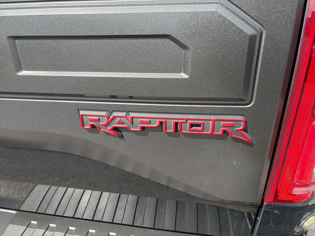 Ford F-150 Raptor SuperCrew 4WD 2017