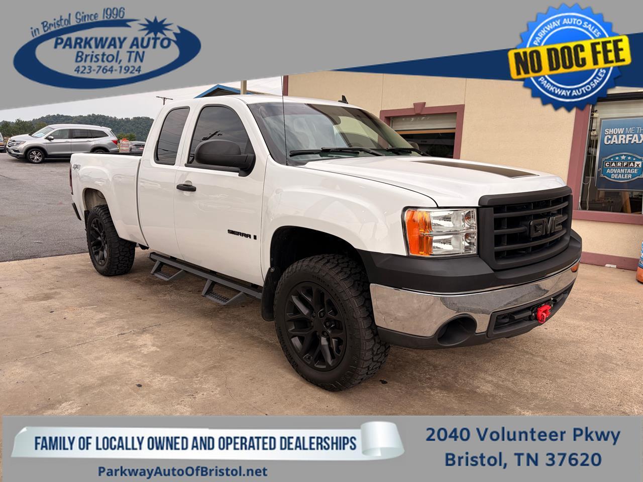 White 2009 GMC Sierra 1500 Pickup Truck Four-Wheel Drive Automatic