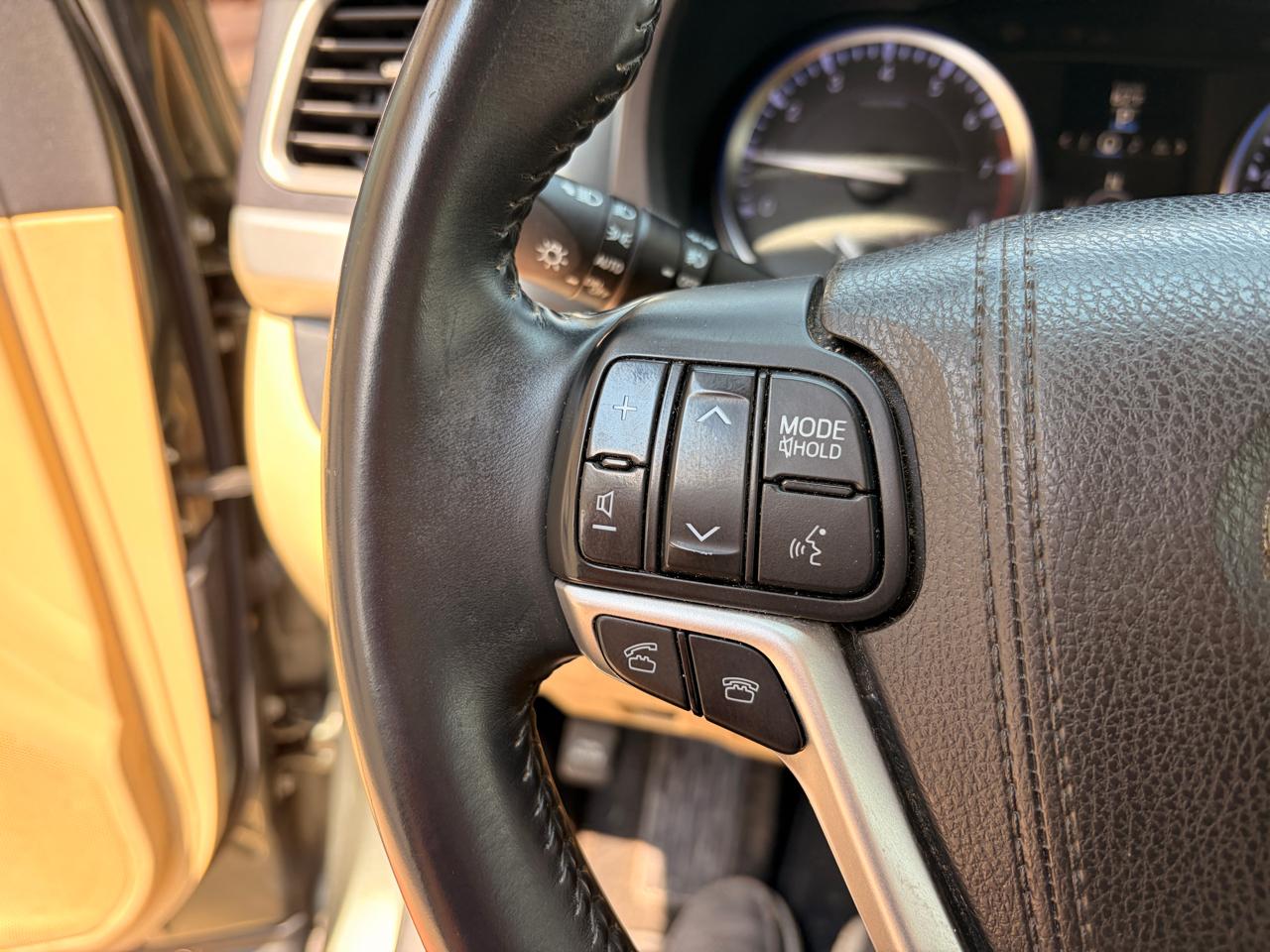 Toyota Highlander XLE AWD V6 2016