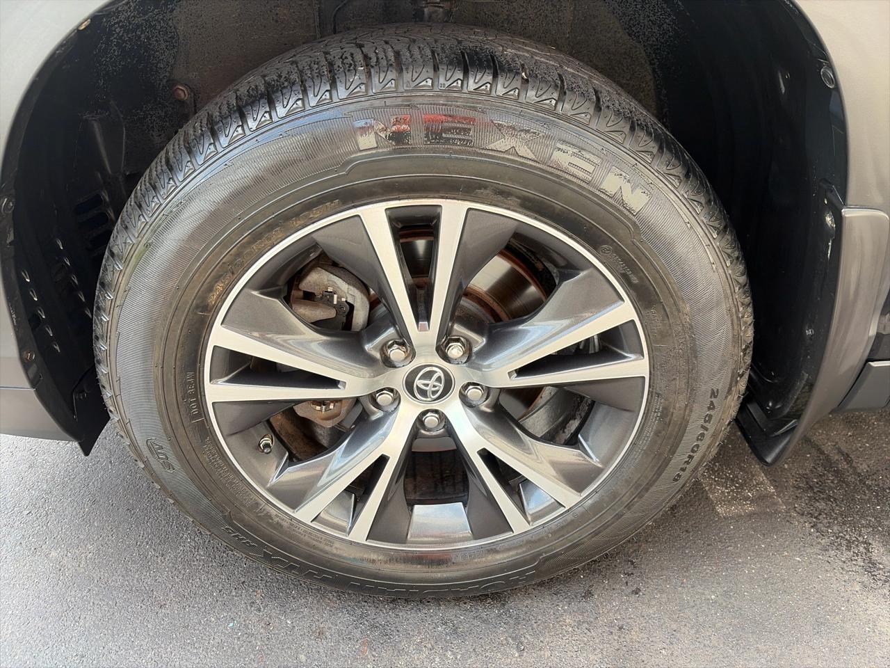 Toyota Highlander LE Plus AWD V6 2019