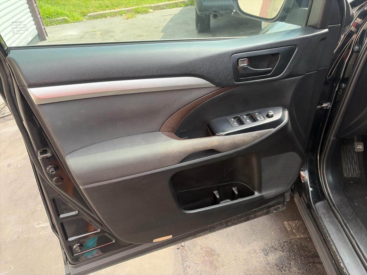 Toyota Highlander LE Plus AWD V6 2019