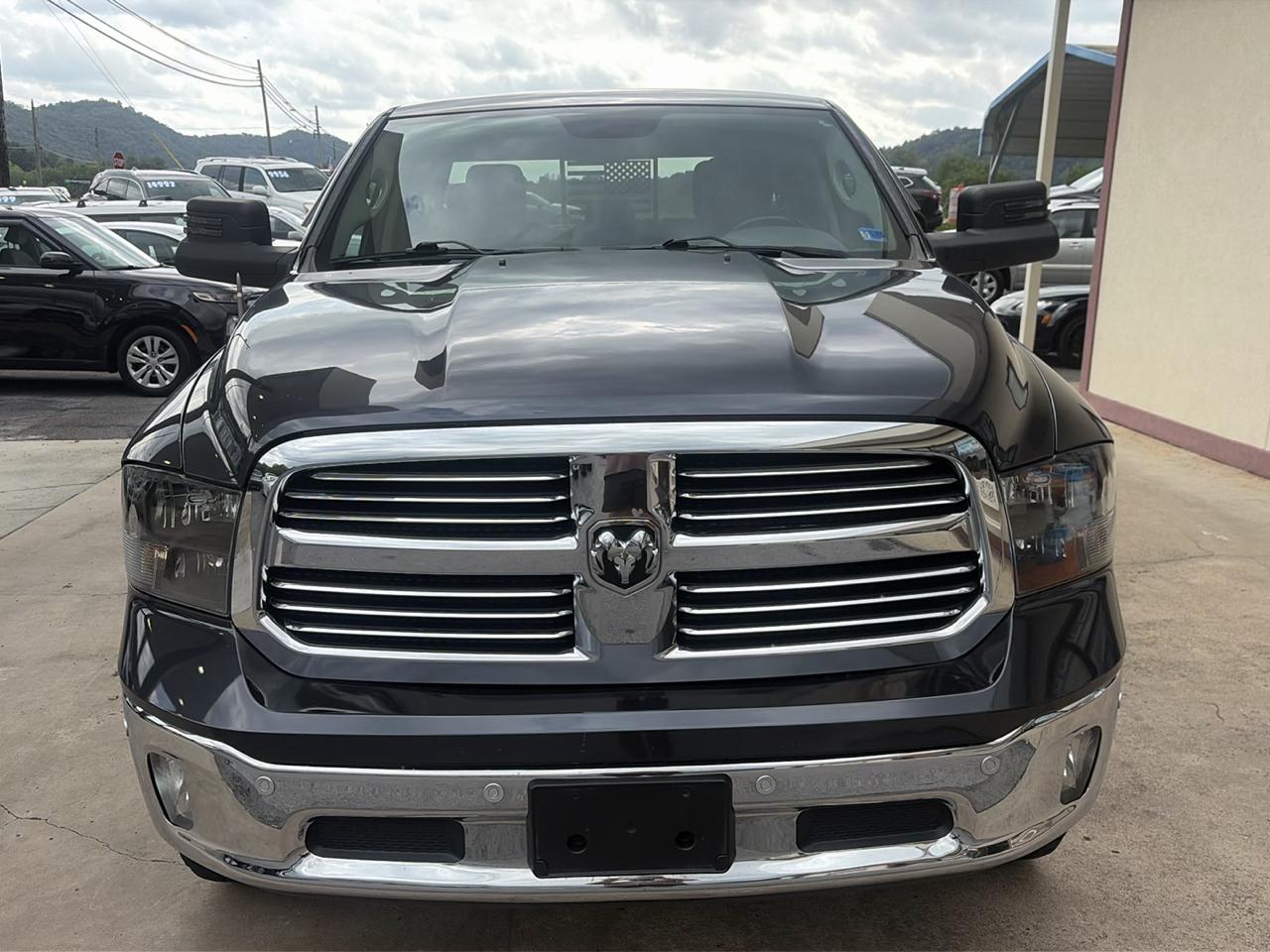 RAM 1500 SLT Quad Cab 4WD 2017