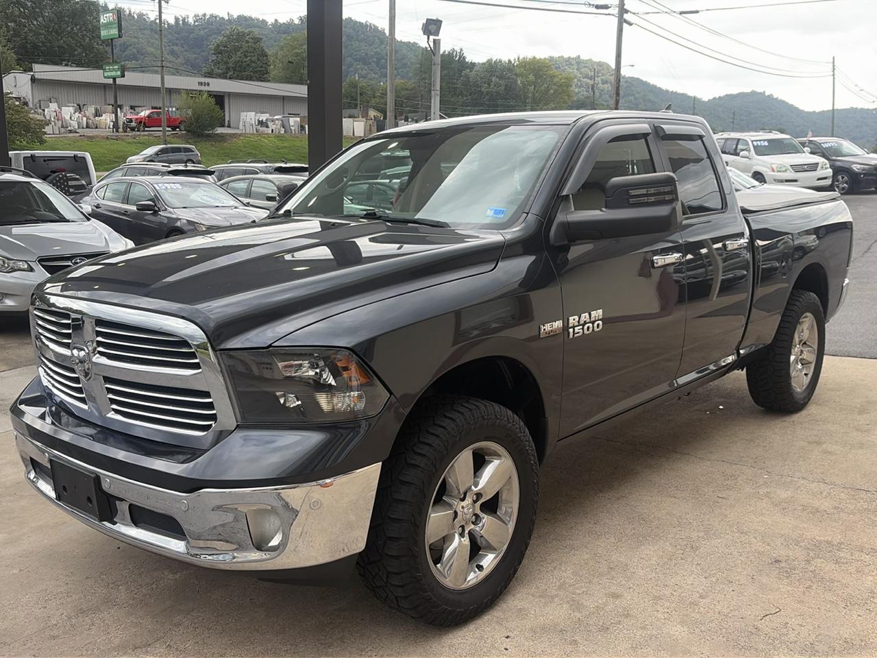 RAM 1500 SLT Quad Cab 4WD 2017