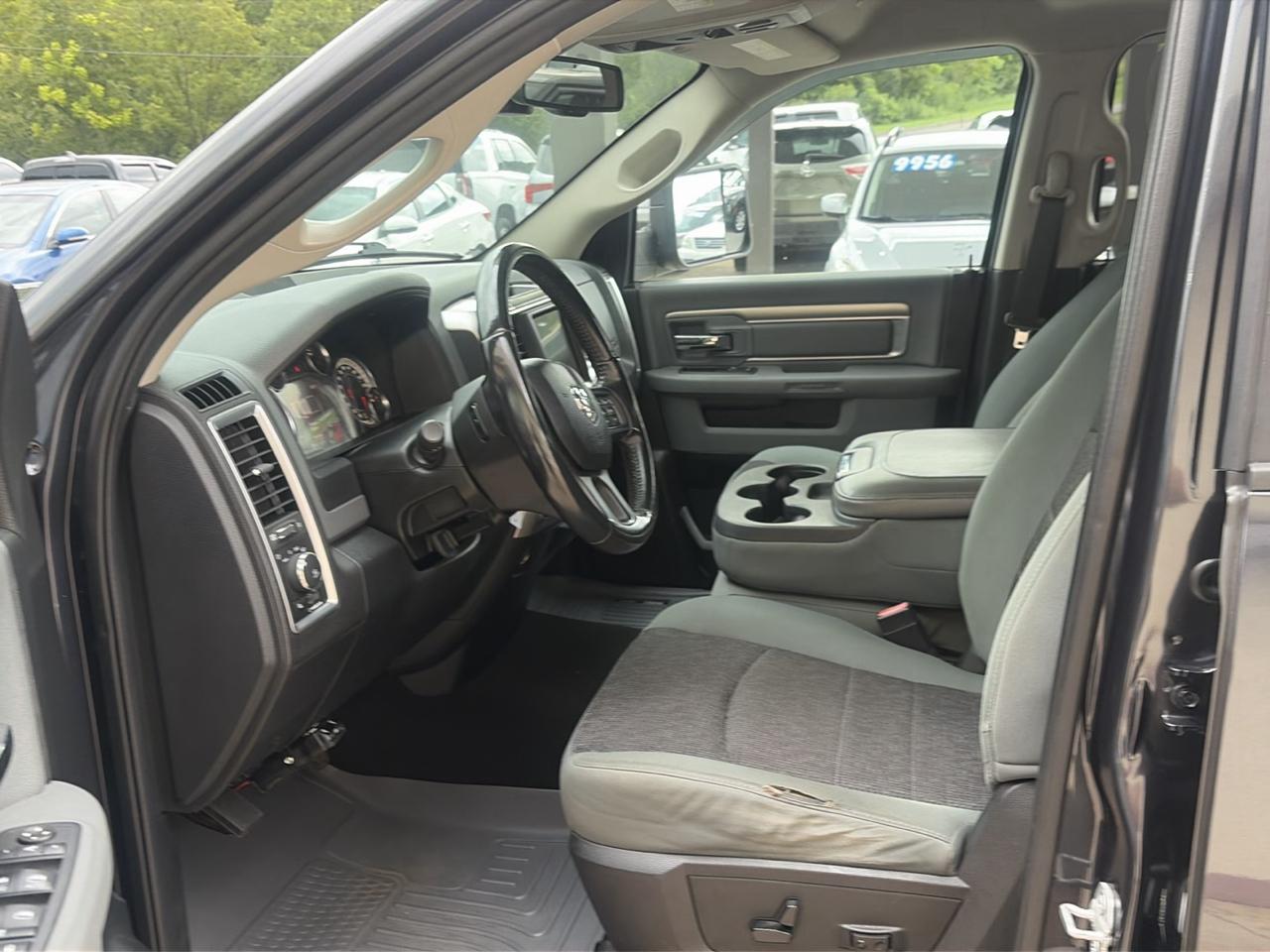 RAM 1500 SLT Quad Cab 4WD 2017