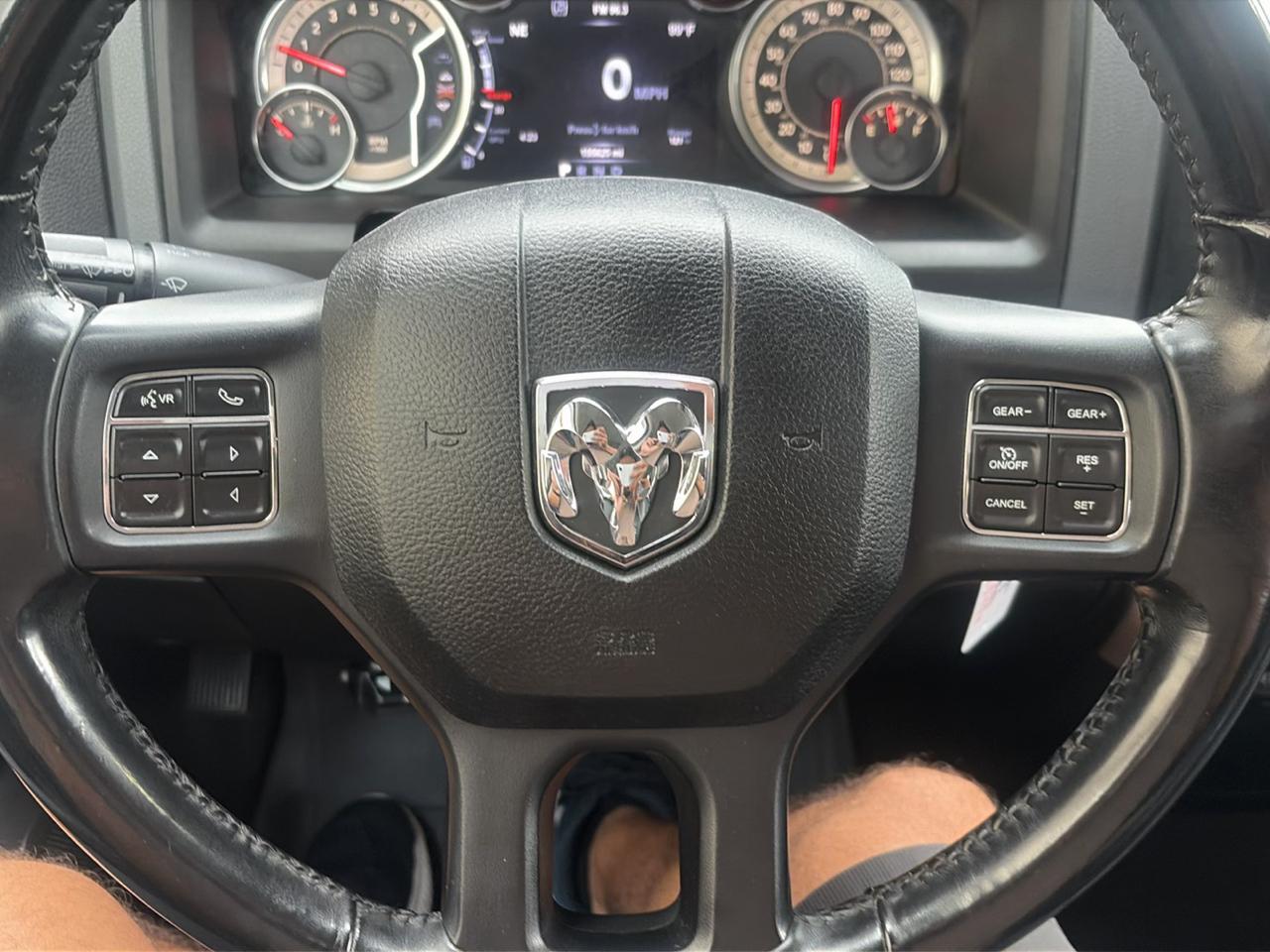 RAM 1500 SLT Quad Cab 4WD 2017