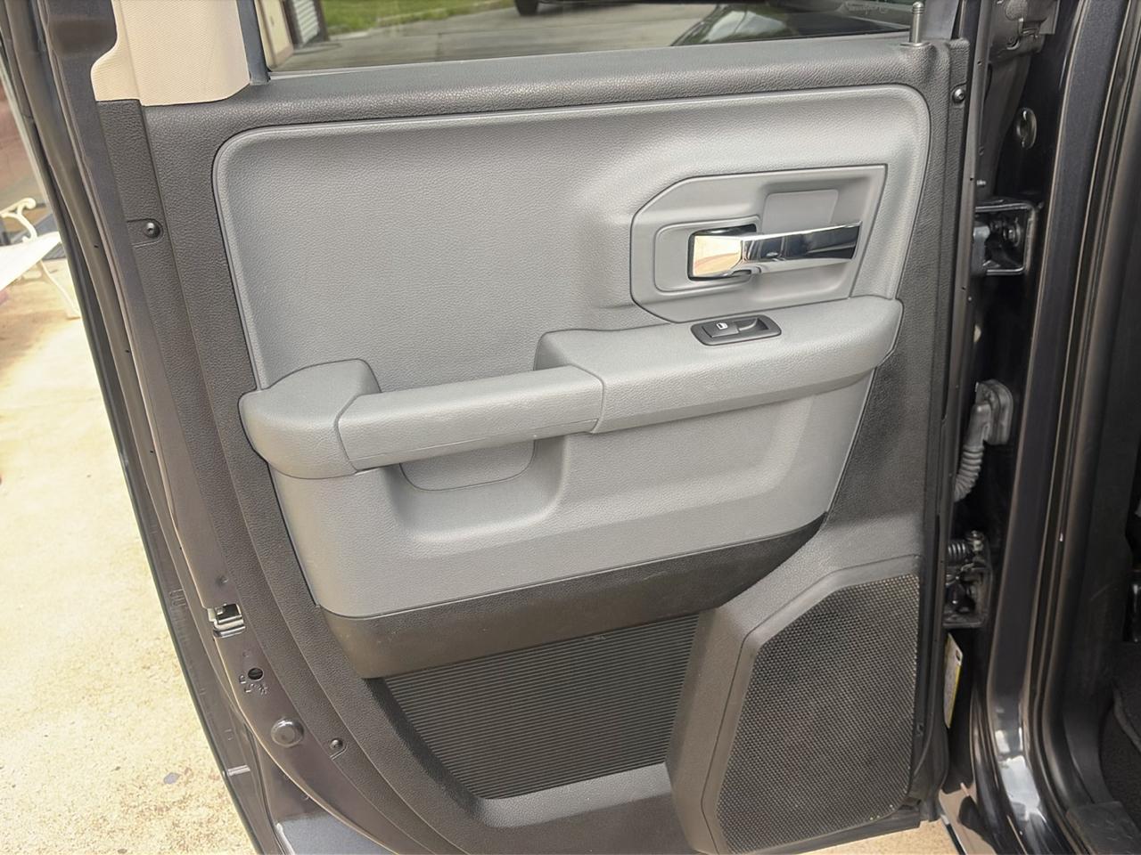 RAM 1500 SLT Quad Cab 4WD 2017