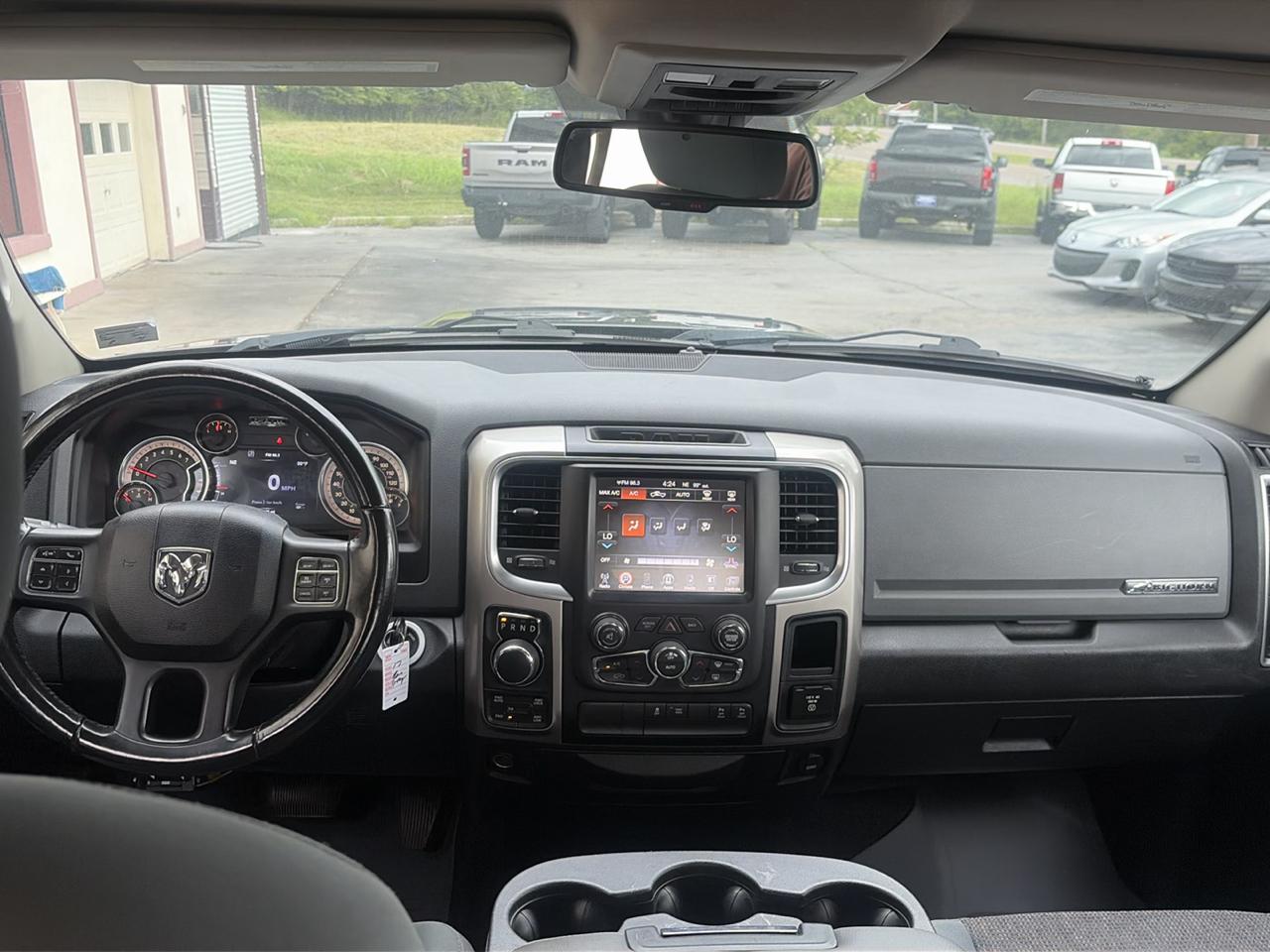 RAM 1500 SLT Quad Cab 4WD 2017