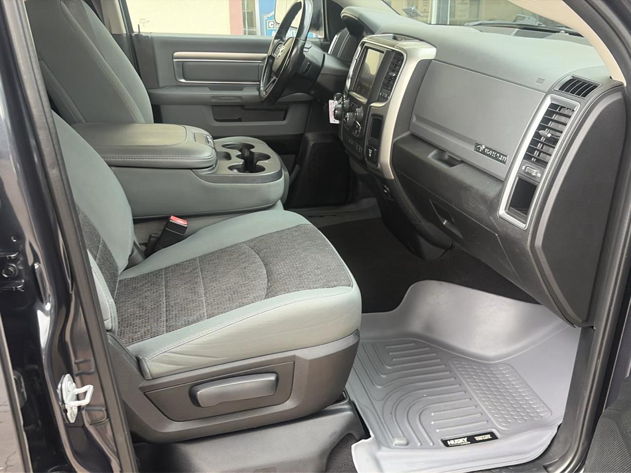 RAM 1500 SLT Quad Cab 4WD 2017
