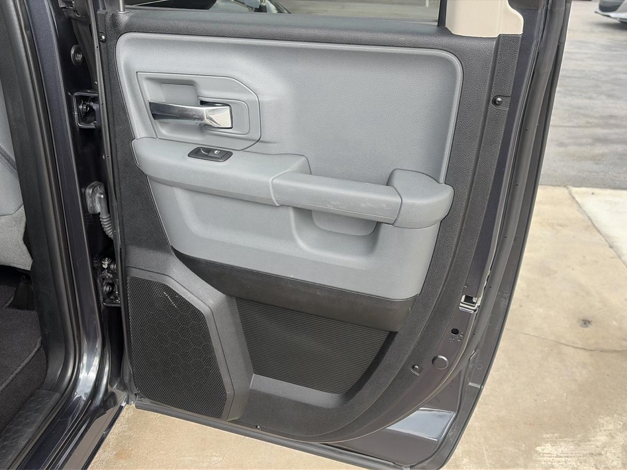 RAM 1500 SLT Quad Cab 4WD 2017