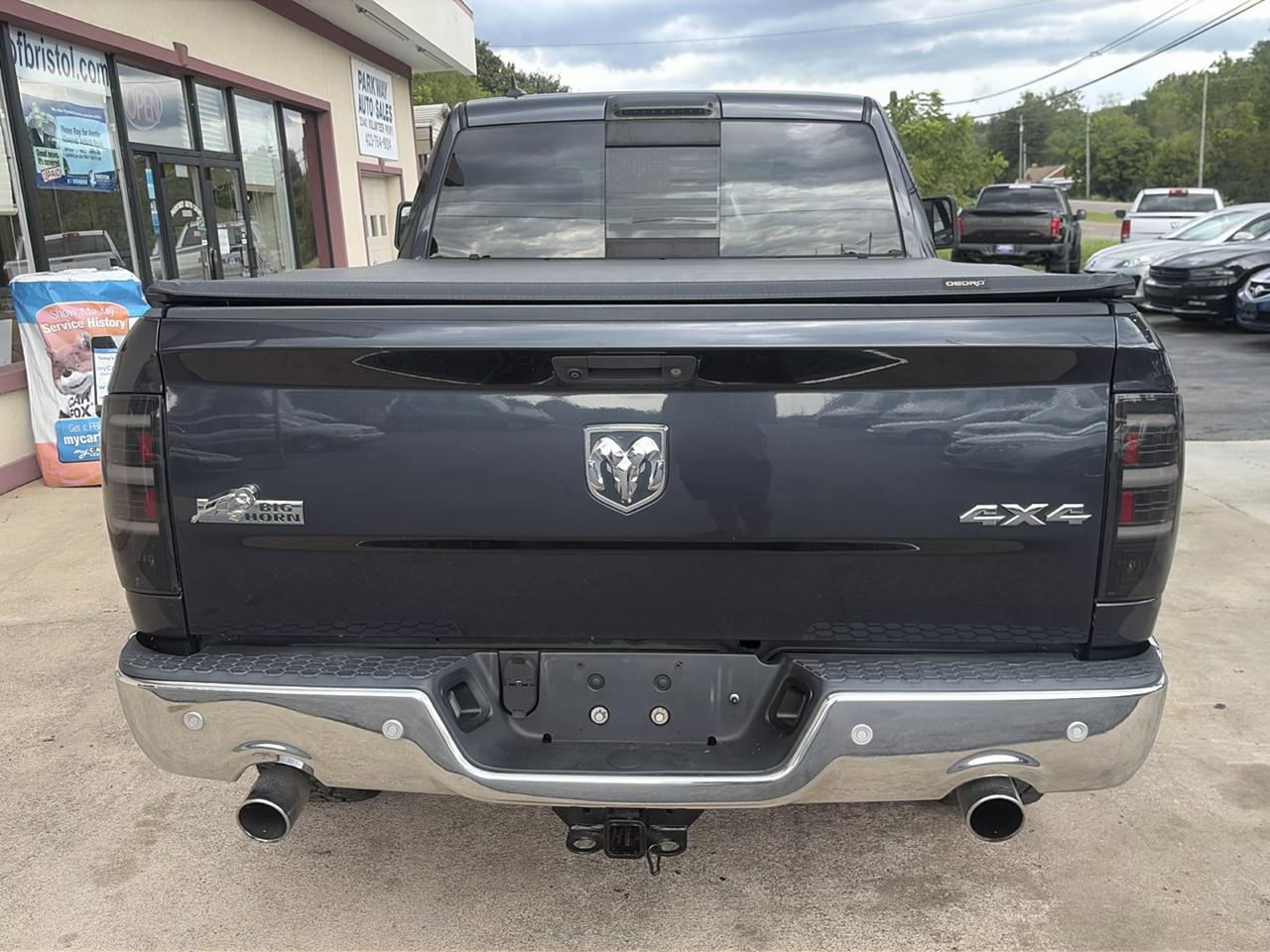 RAM 1500 SLT Quad Cab 4WD 2017