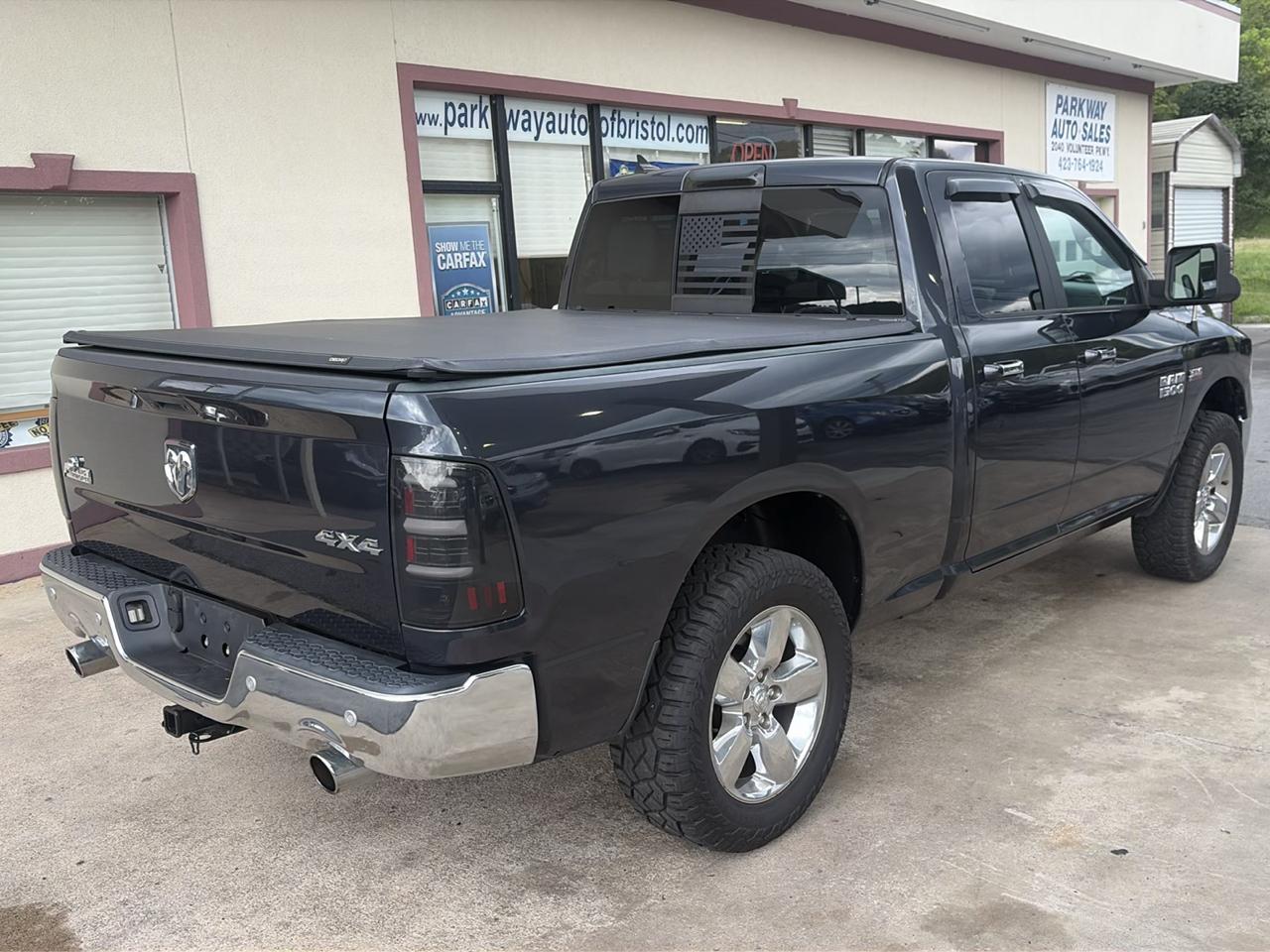 RAM 1500 SLT Quad Cab 4WD 2017