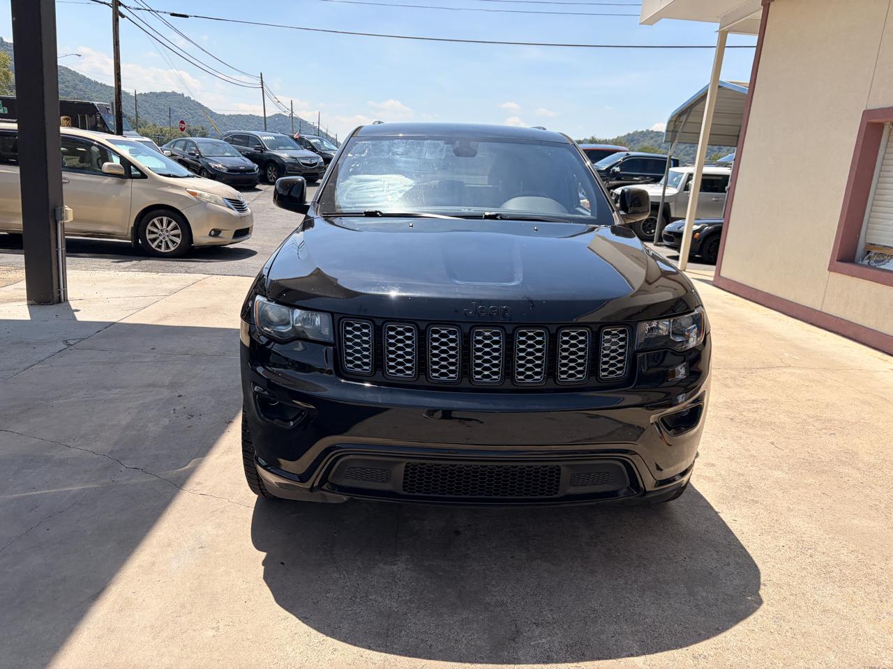 Jeep Grand Cherokee Laredo 4WD 2018