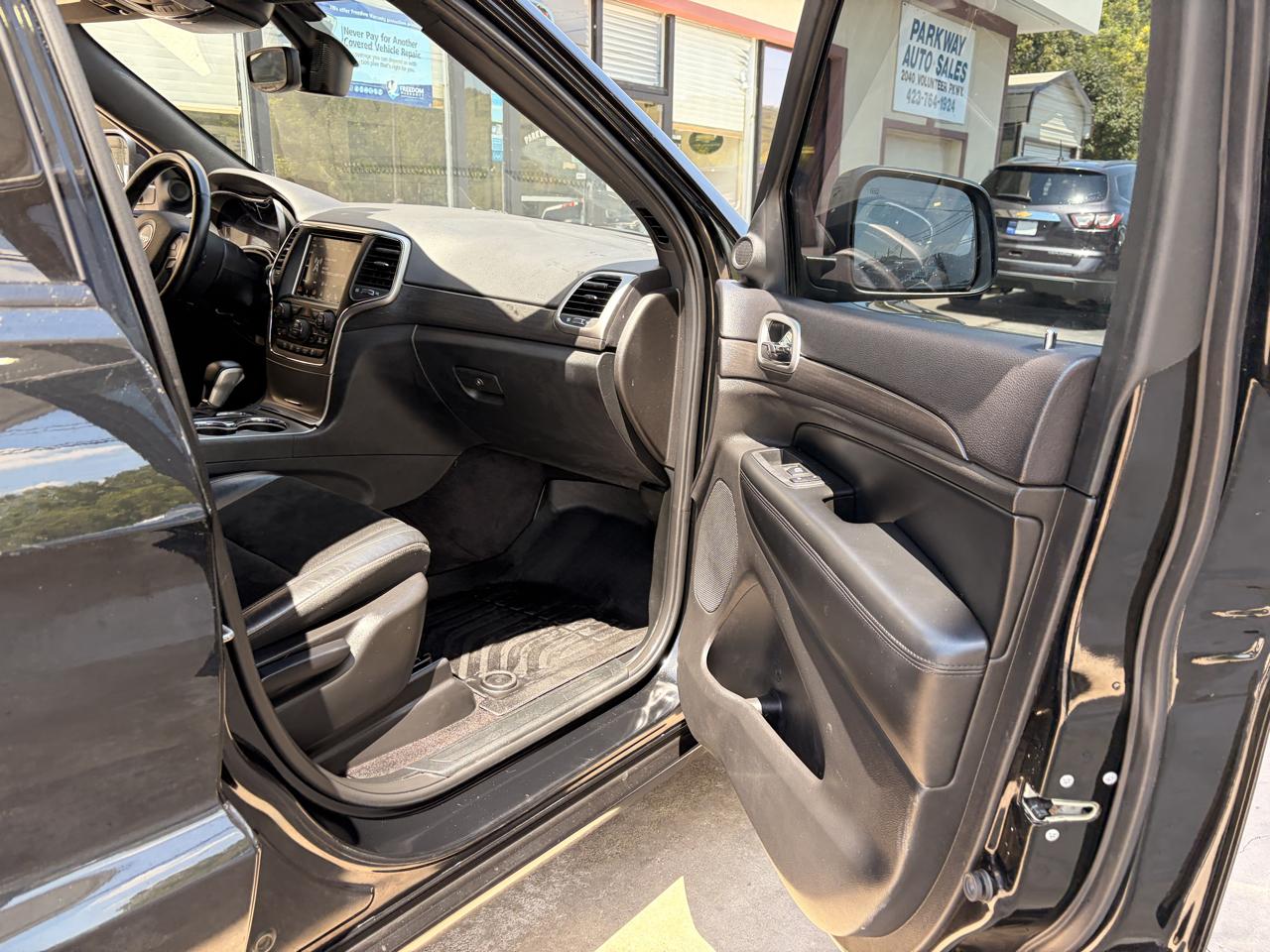 Jeep Grand Cherokee Laredo 4WD 2018
