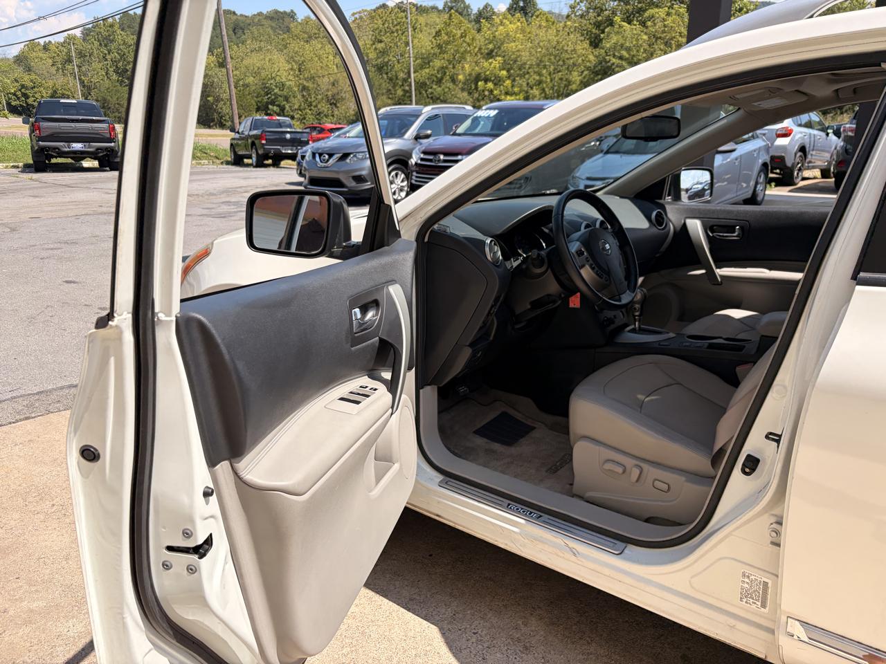 Nissan Rogue photo 3