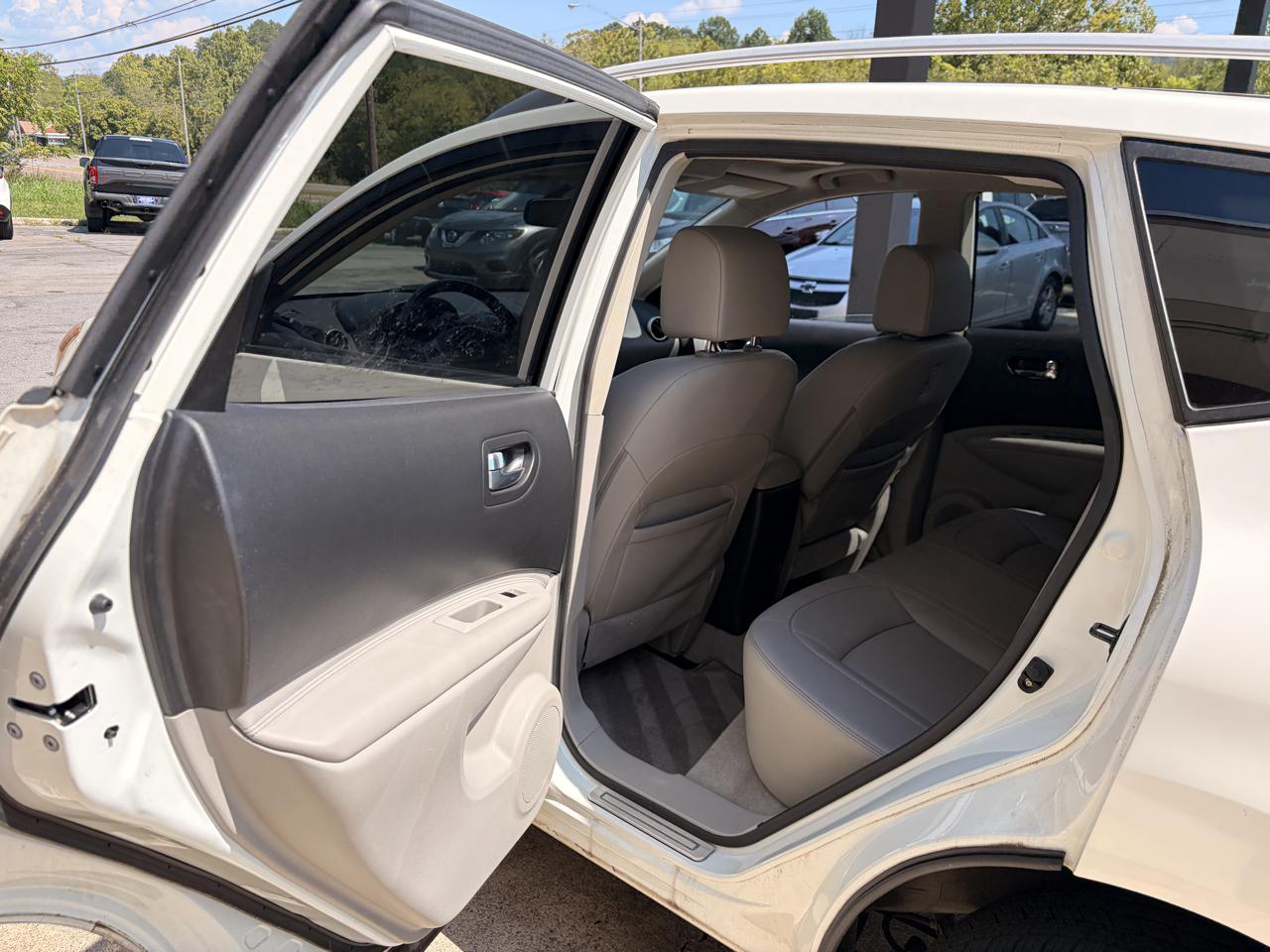 Nissan Rogue photo 14