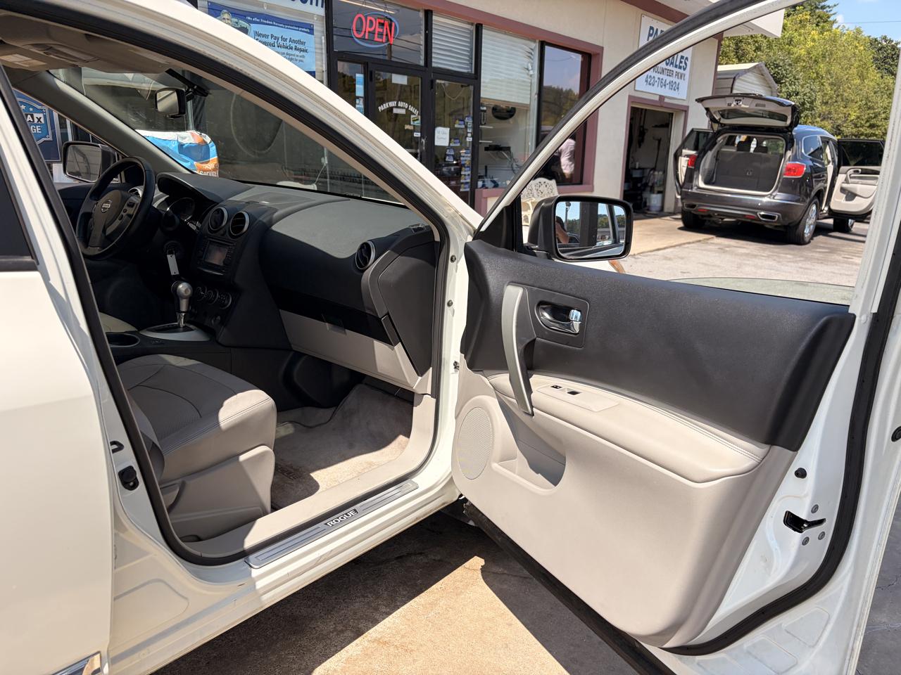 Nissan Rogue photo 19