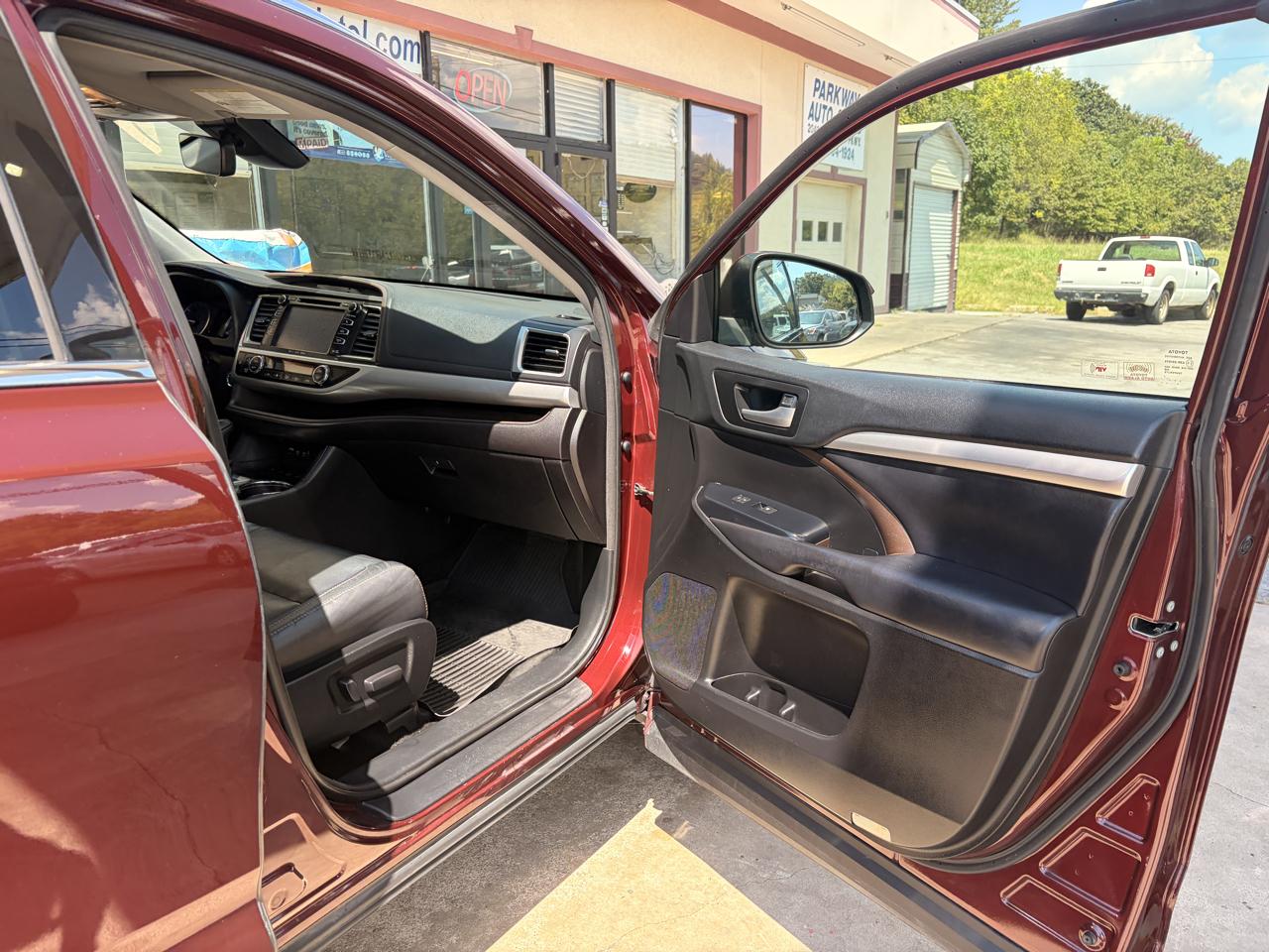 Toyota Highlander SE AWD V6 2018