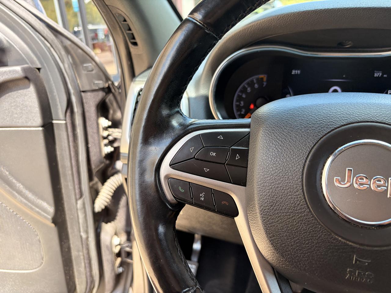 Jeep Grand Cherokee photo 8