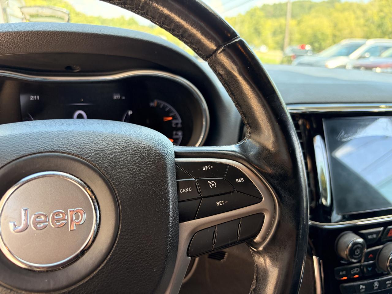 Jeep Grand Cherokee photo 9