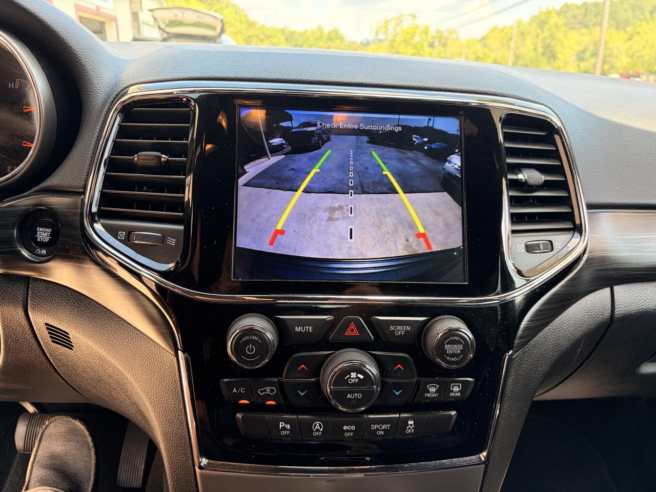Jeep Grand Cherokee photo 12
