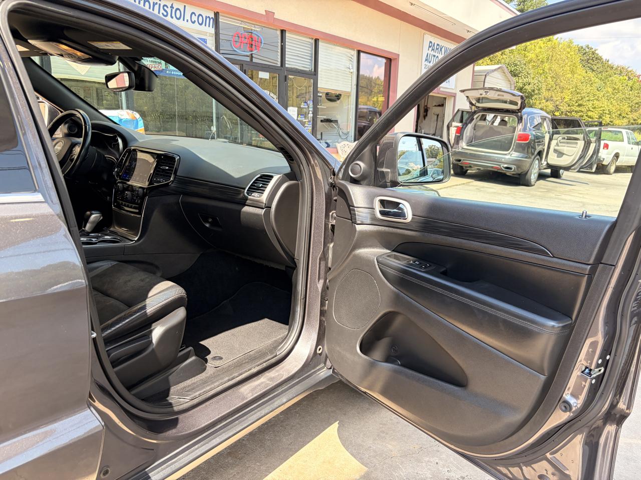 Jeep Grand Cherokee photo 18