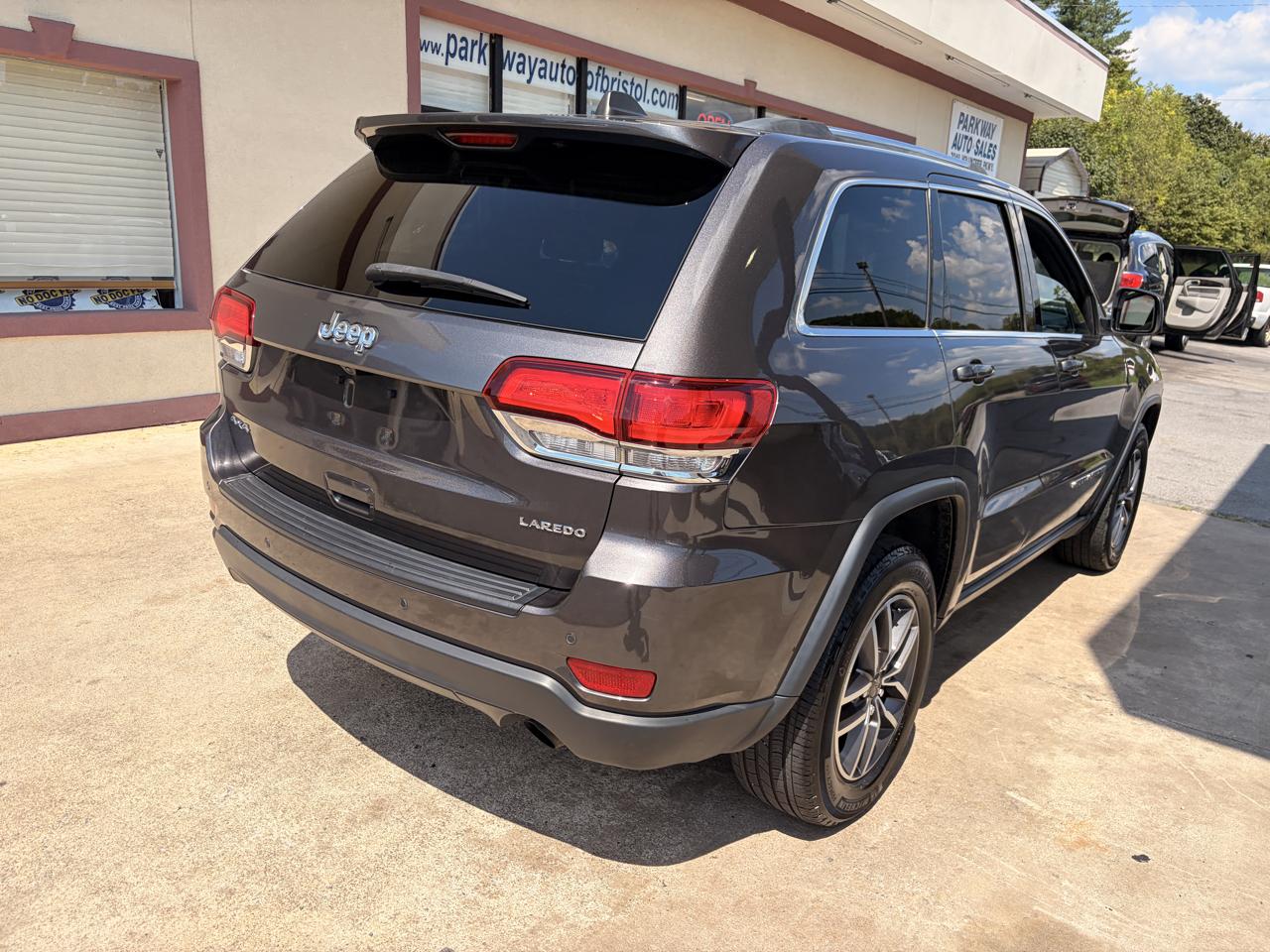 Jeep Grand Cherokee photo 23