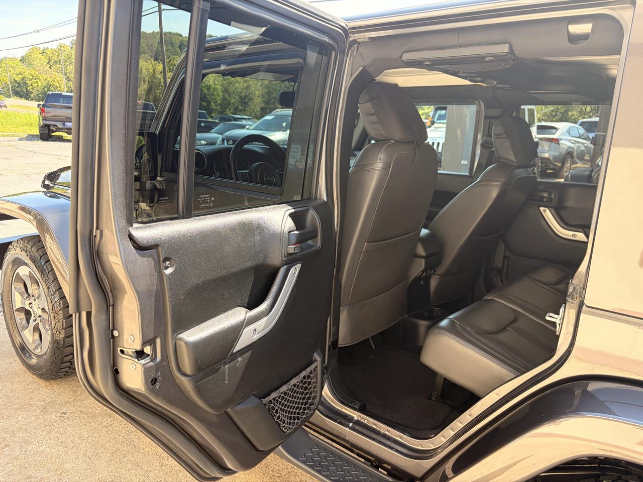Jeep Wrangler Unlimited Sahara 4WD 2017