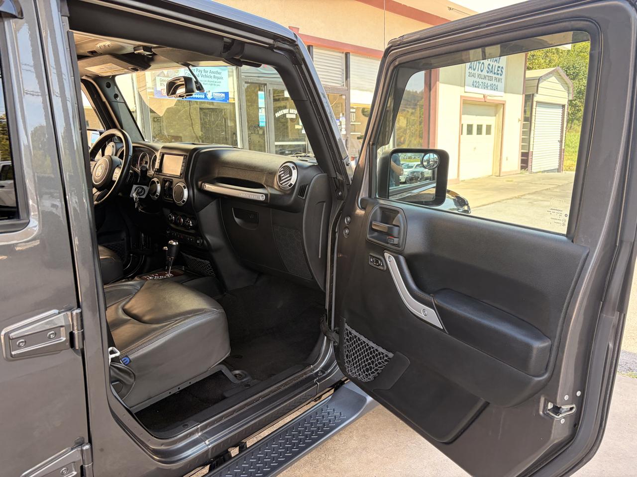 Jeep Wrangler Unlimited Sahara 4WD 2017