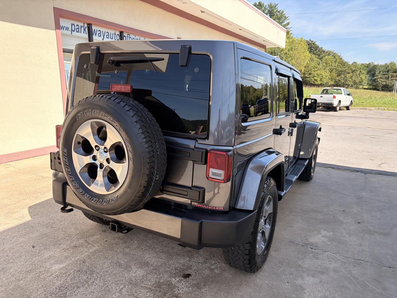 Jeep Wrangler Unlimited Sahara 4WD 2017