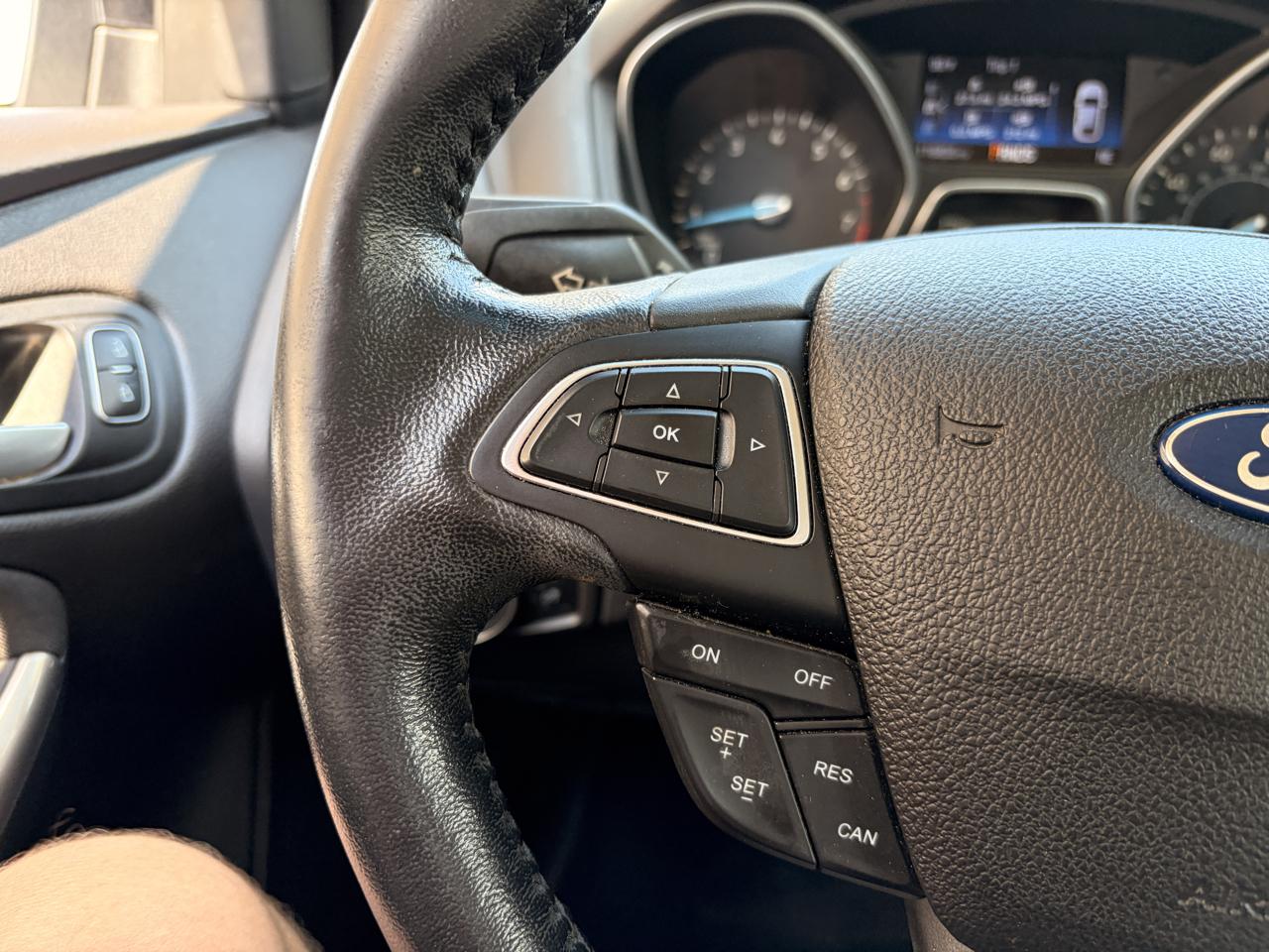 Ford Focus photo 8