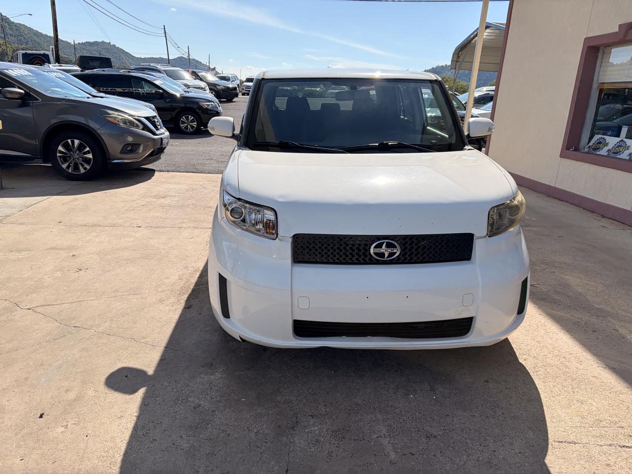 Scion xB photo 2