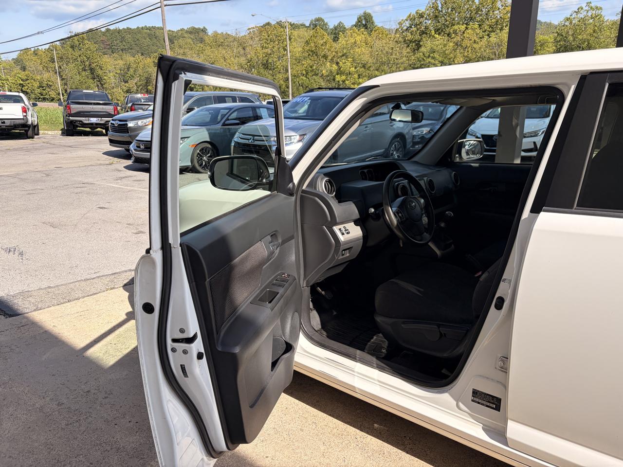 Scion xB photo 4