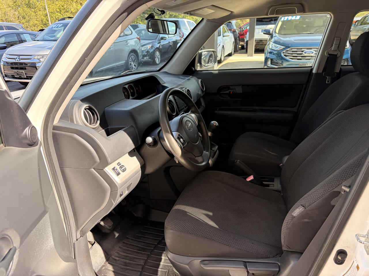 Scion xB photo 5
