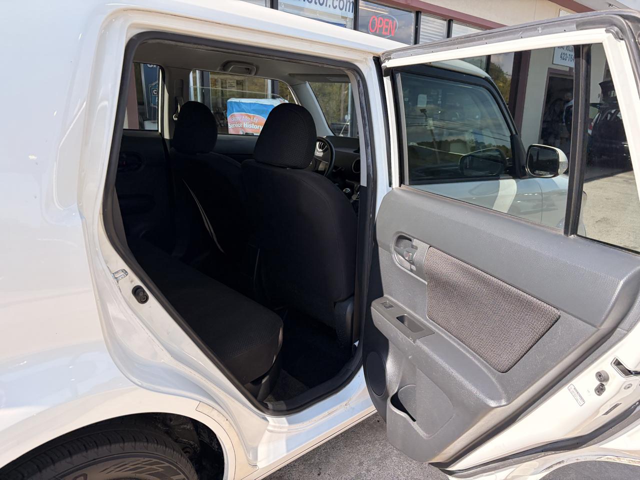 Scion xB photo 11