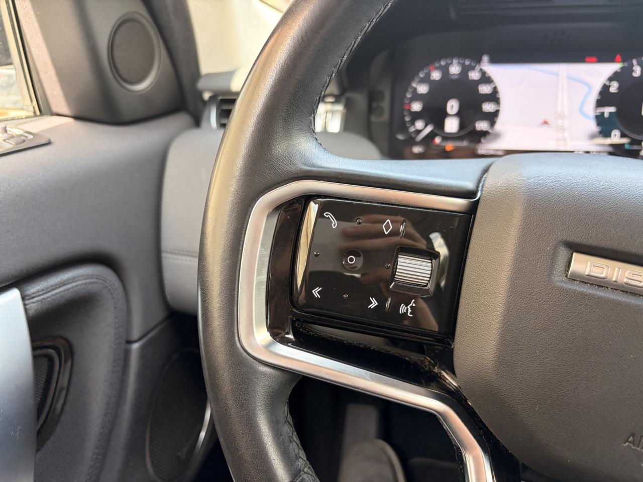 Land Rover Discovery Sport photo 8