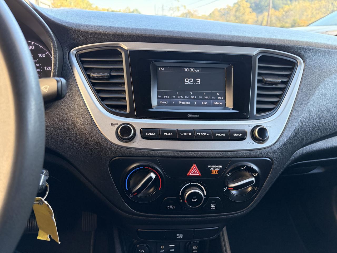 Hyundai Accent photo 9