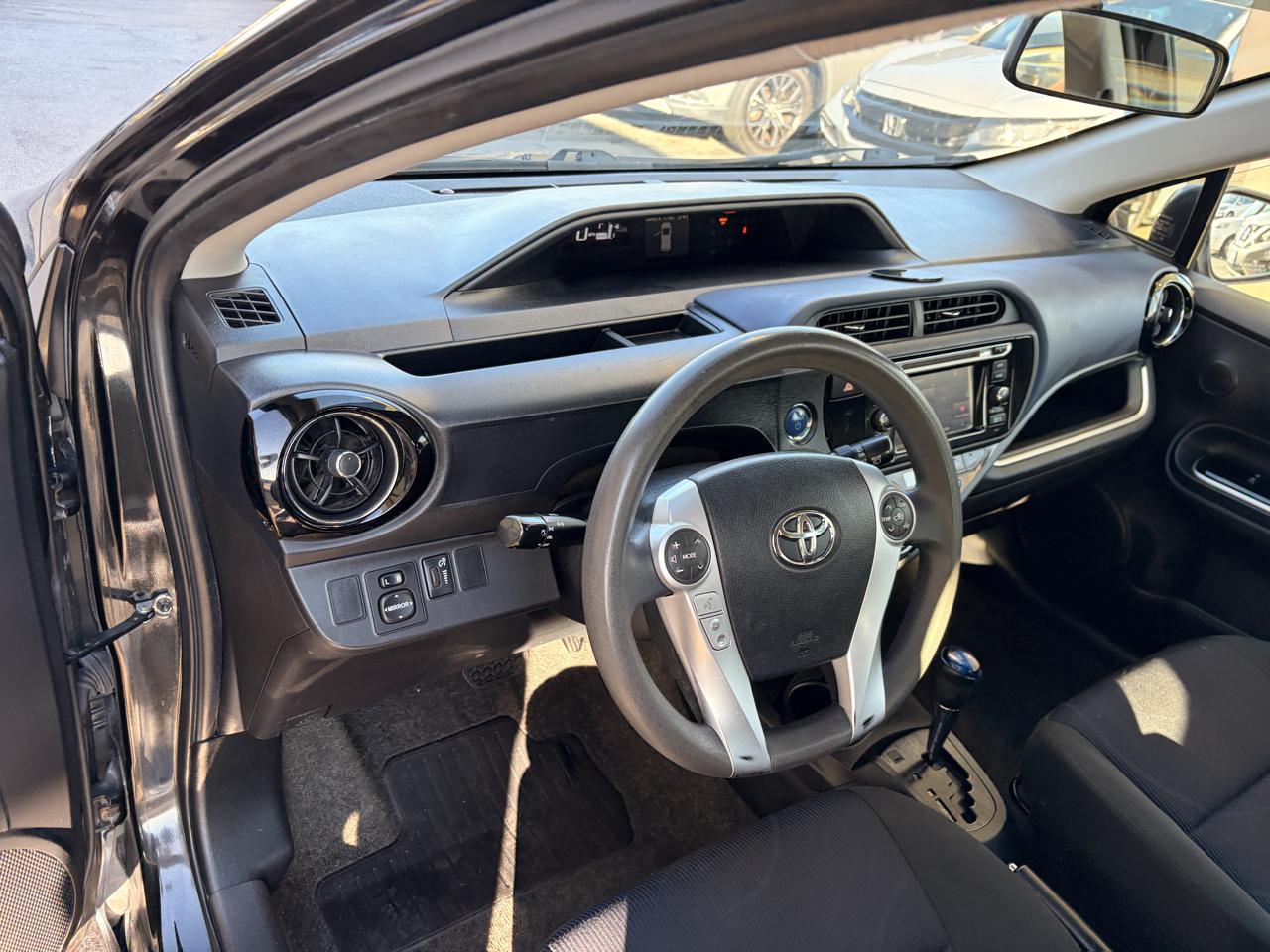 Toyota Prius c Four 2015
