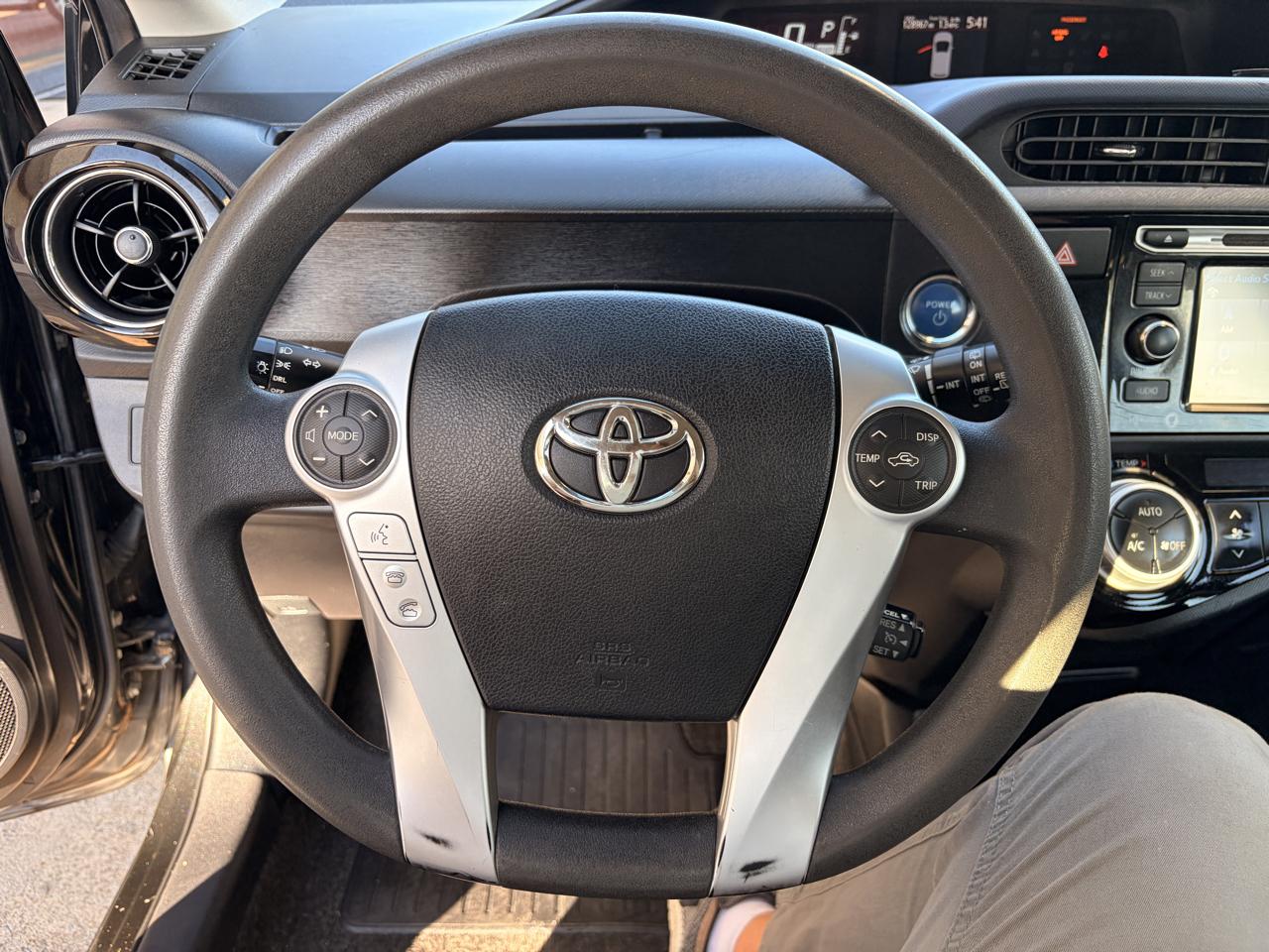 Toyota Prius c Four 2015