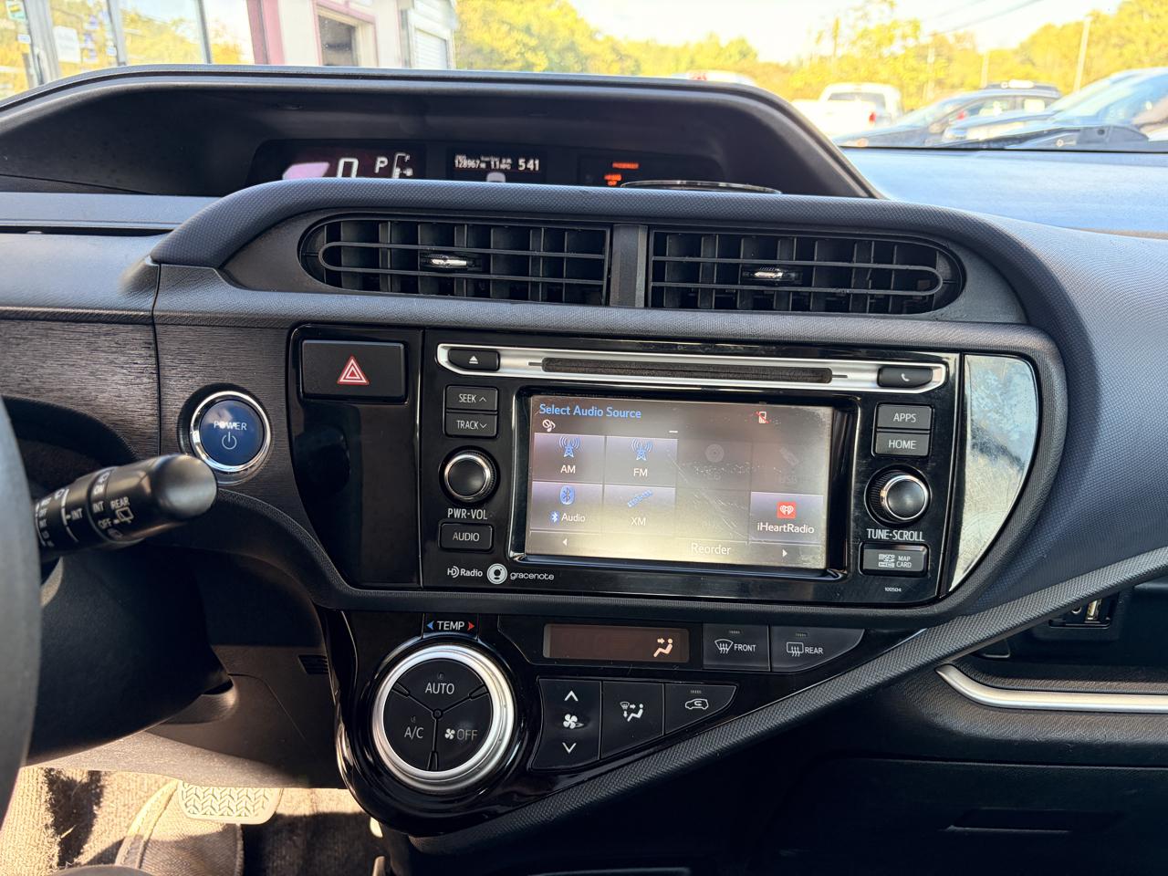 Toyota Prius c Four 2015