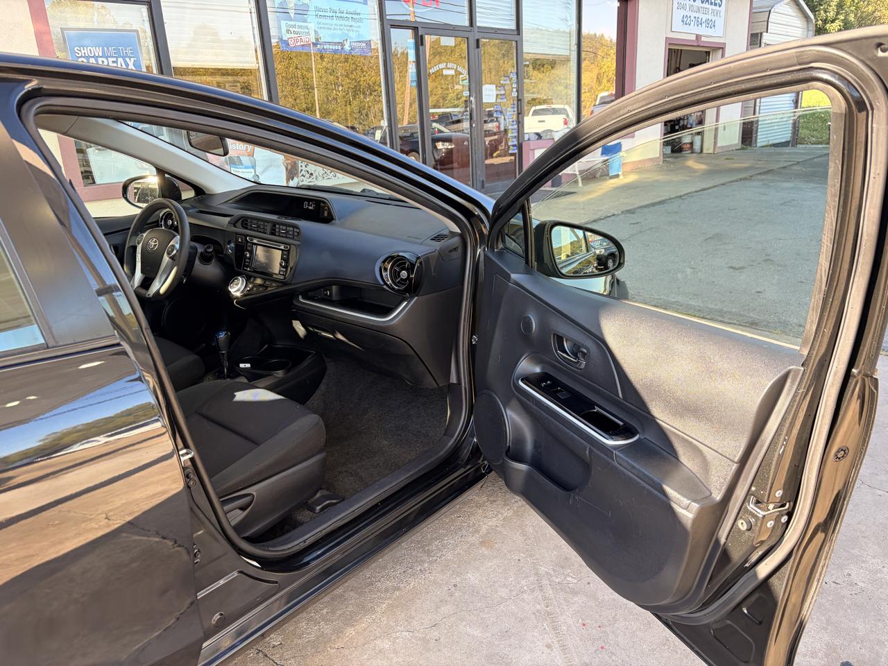 Toyota Prius c Four 2015
