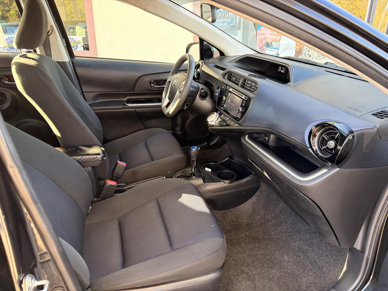 Toyota Prius c Four 2015