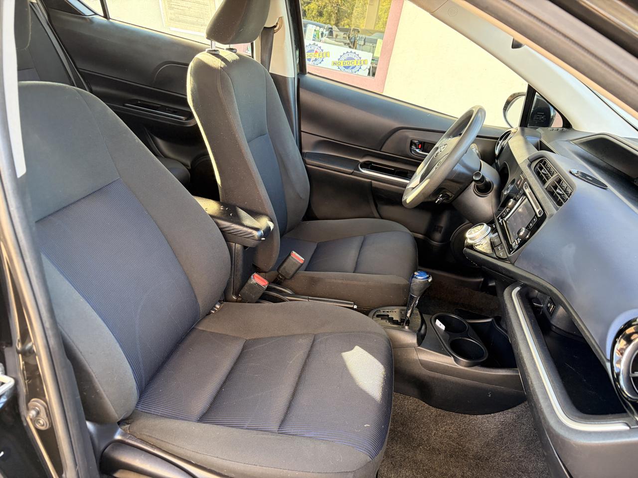 Toyota Prius c Four 2015