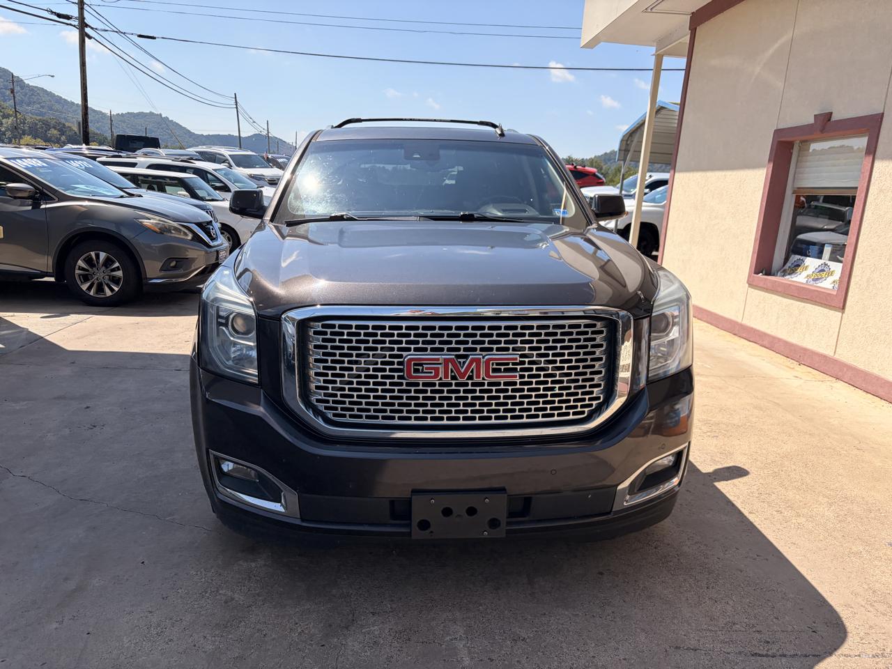 GMC Yukon Denali 4WD 2015